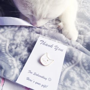 I heart cats white enamel pin