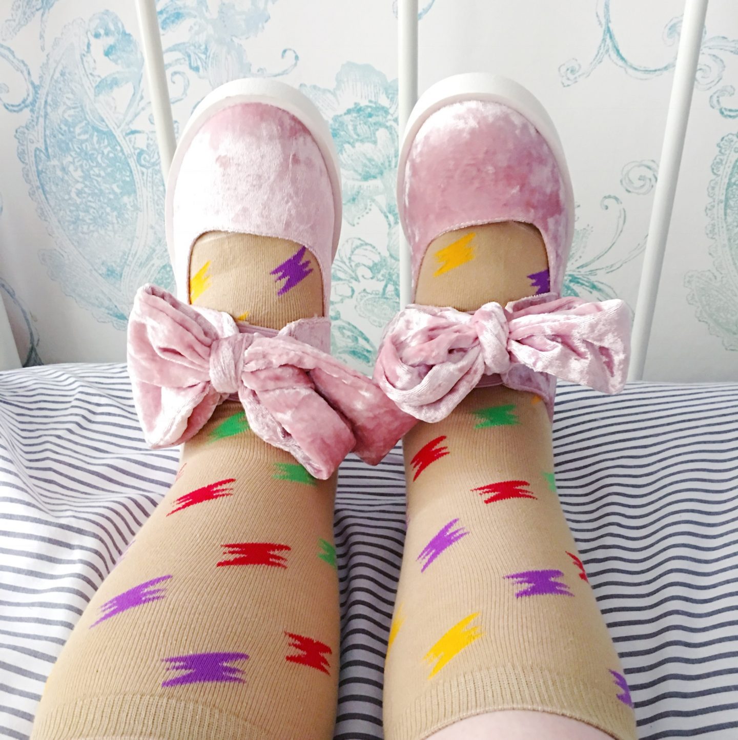 sock amore-socks-and-pink-velvet-shoes